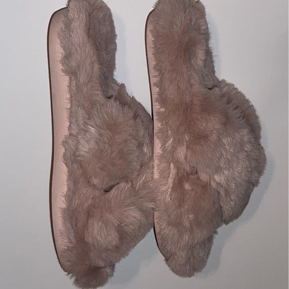 Steve madden house shoes - Picture 4 of 4